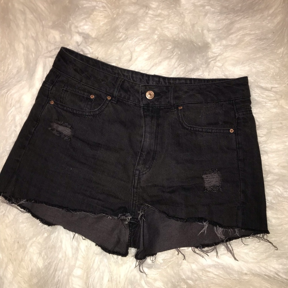 H&M black shorts